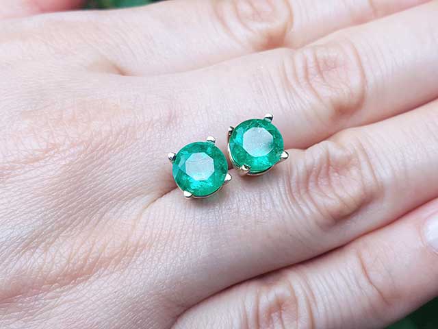 Unique emerald gold earrings