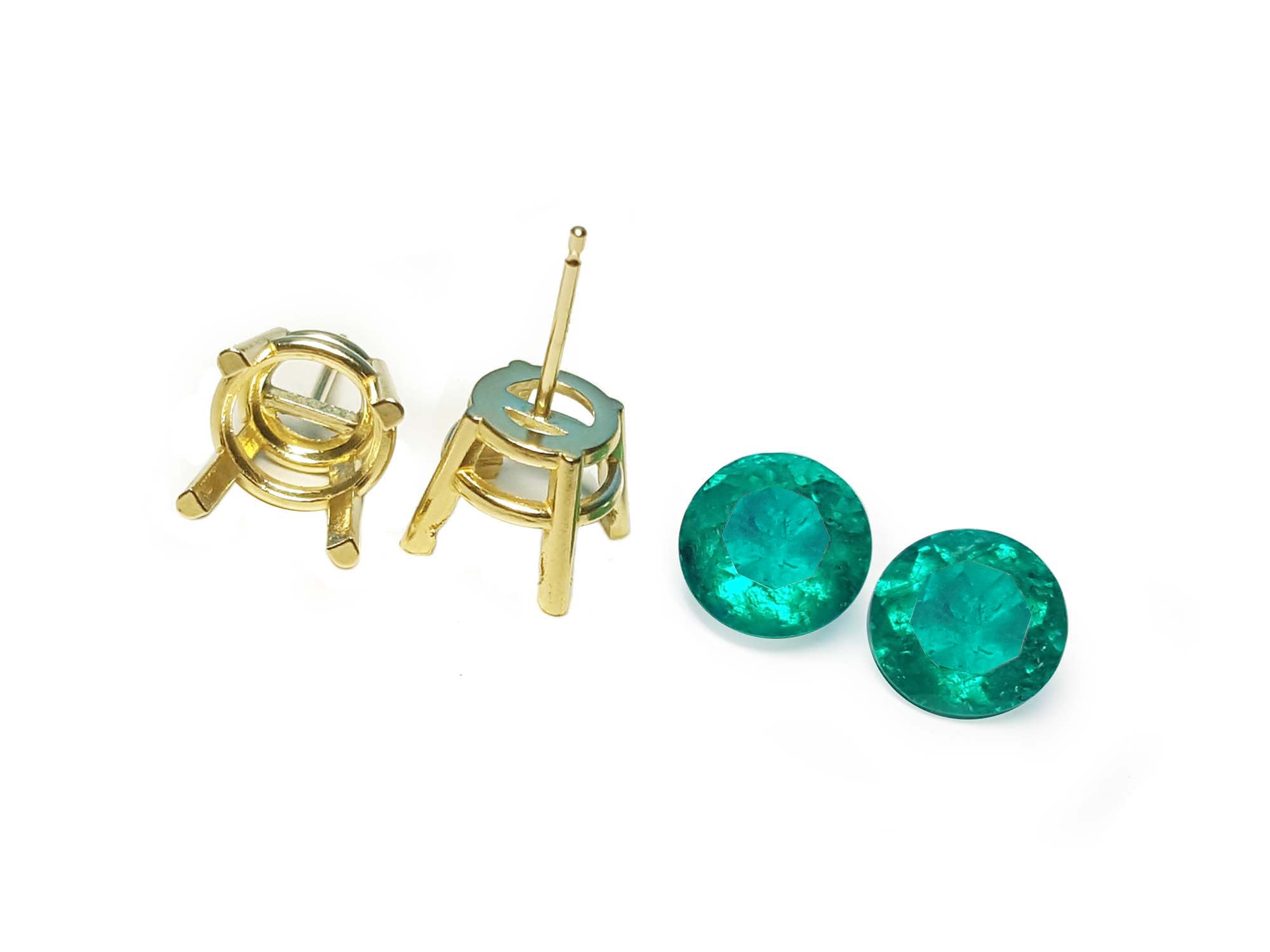 Women&#39;s emerald stud earrings