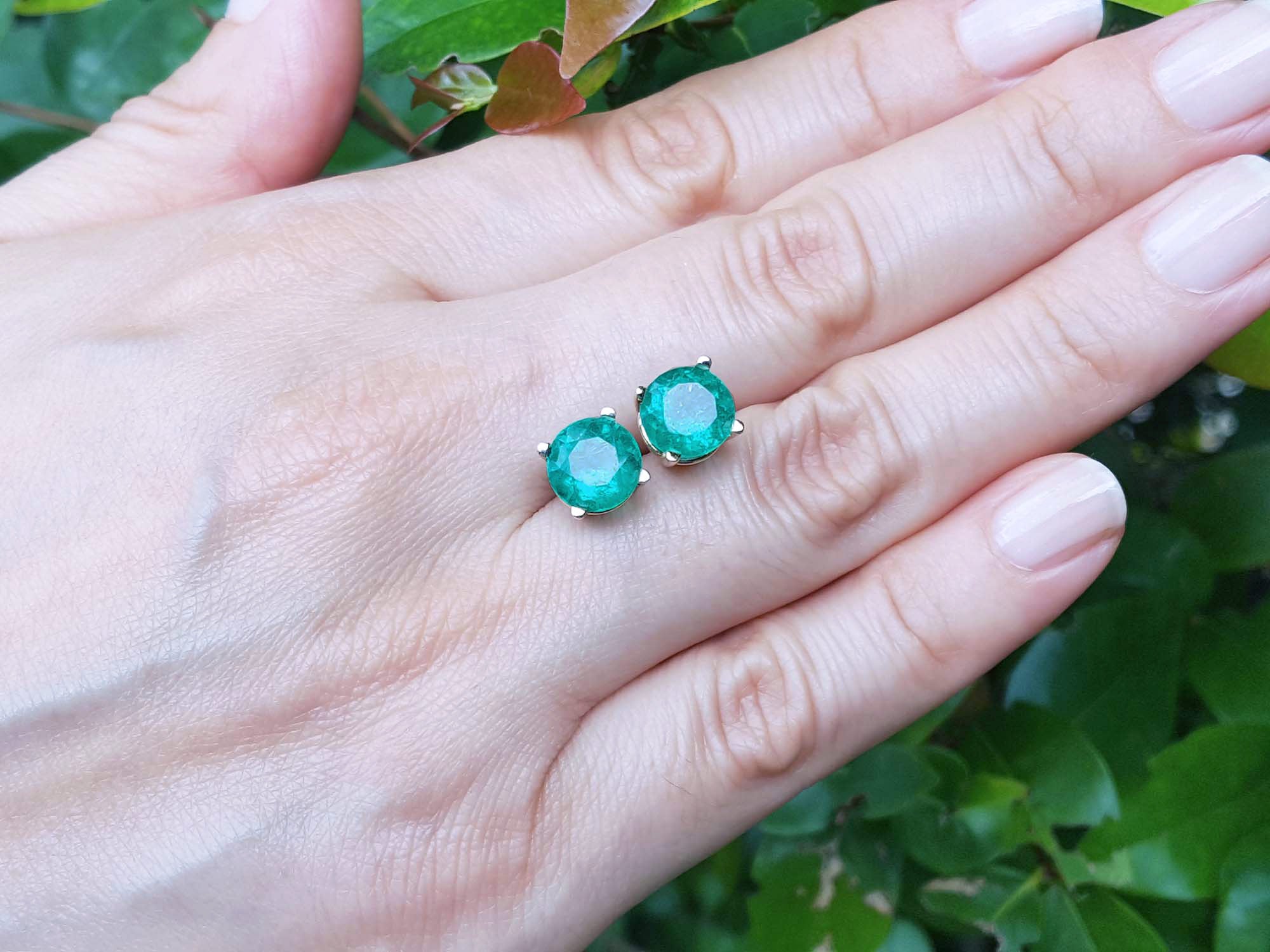 Emerald jewelry for women