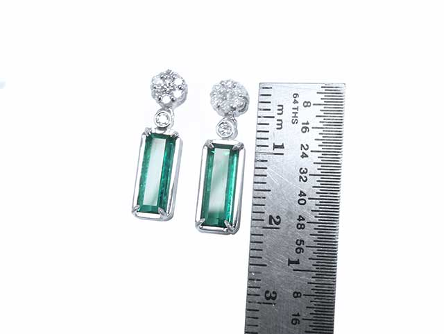 Green-fire Colombian emeralds earrings