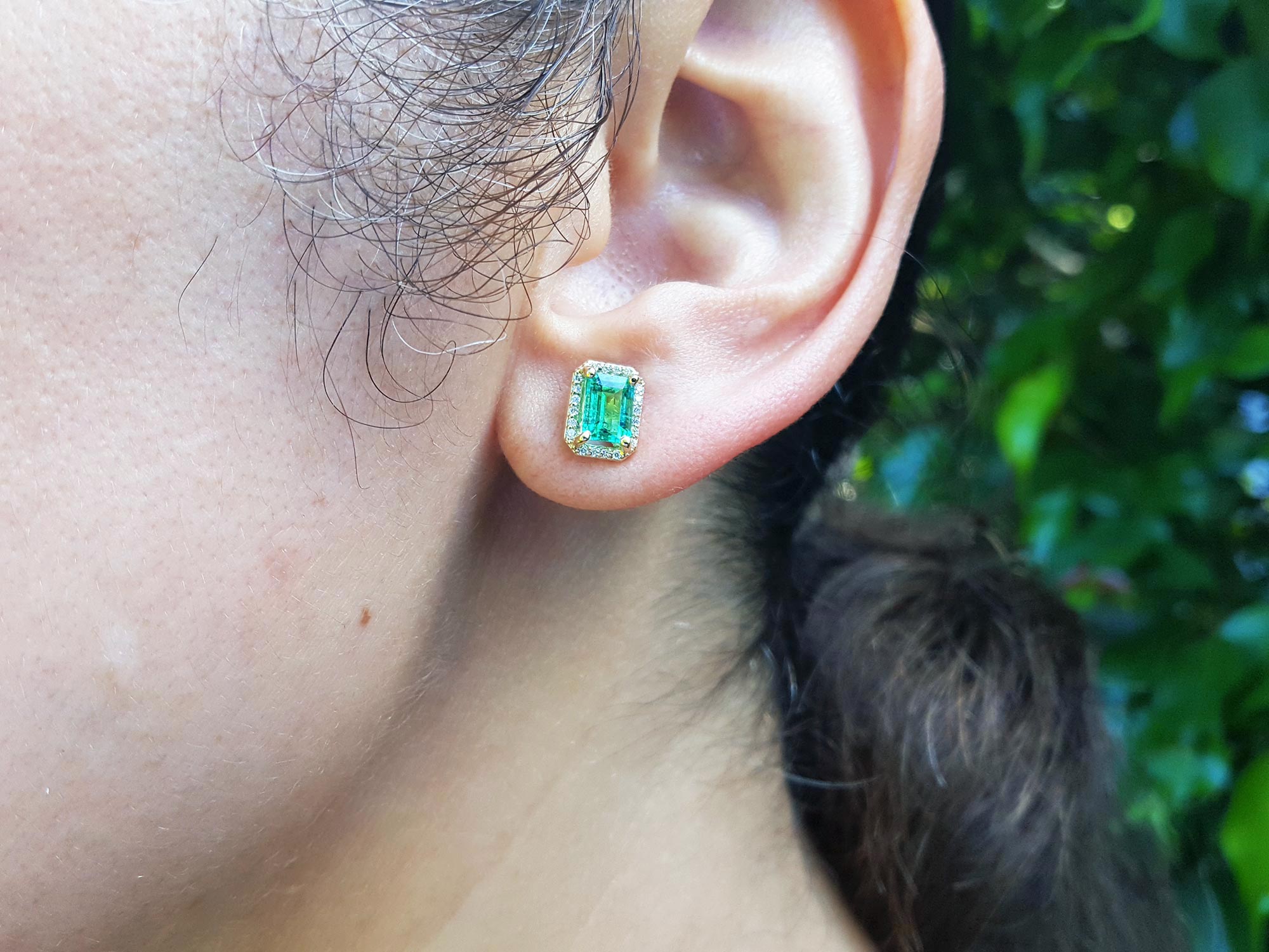 Genuine emerald sutud earrings