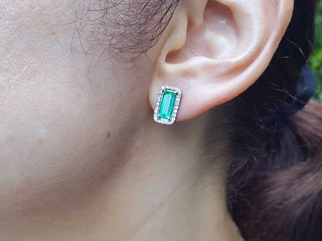 Unique emerald gold earrings