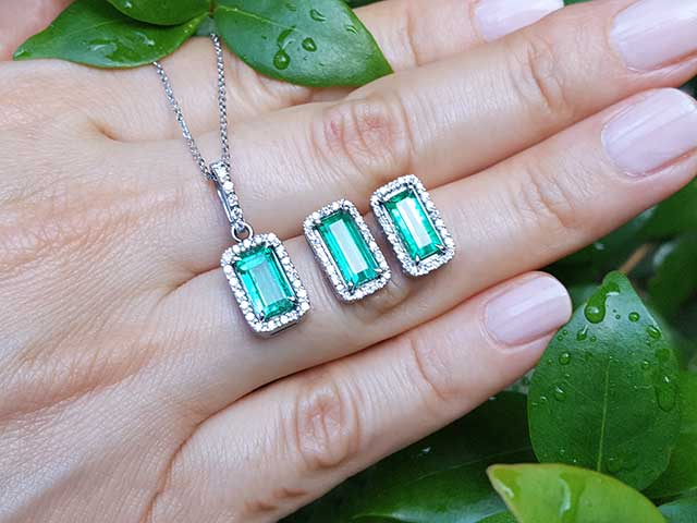 Real emerald earrings and pendant