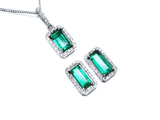 Colombian  emerald earrings and pendant