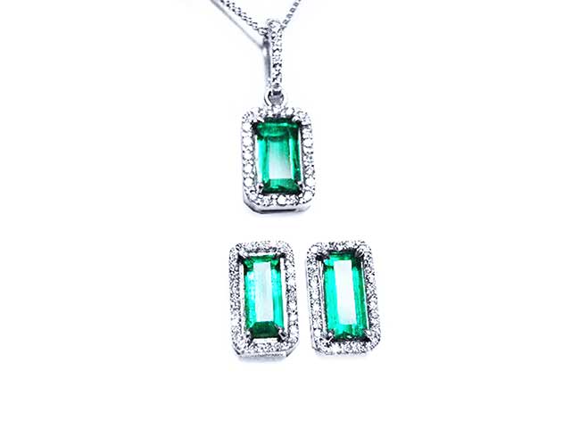 Green fire emerald earrings and pendant