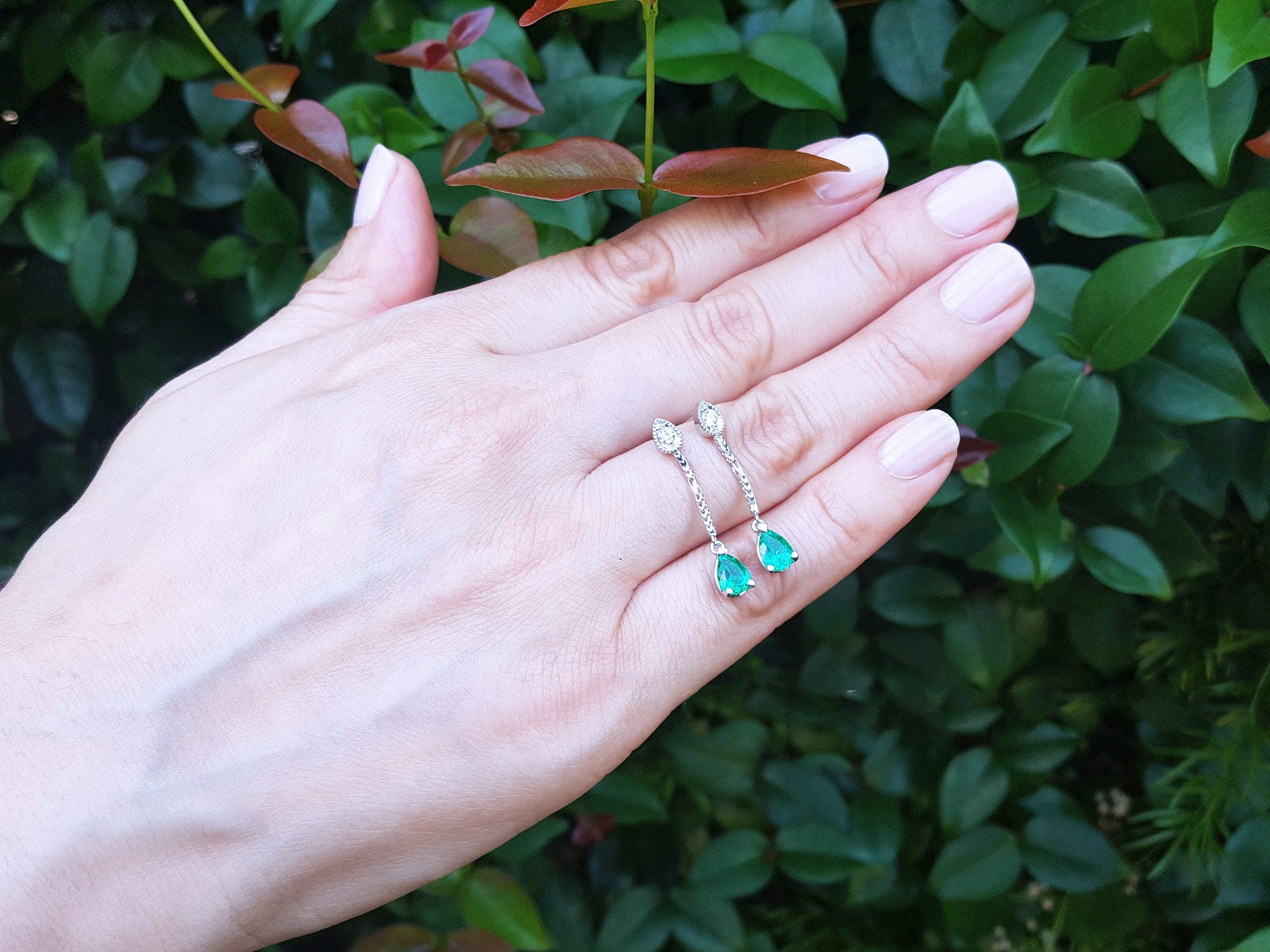 14k gold emerald dangle earrings