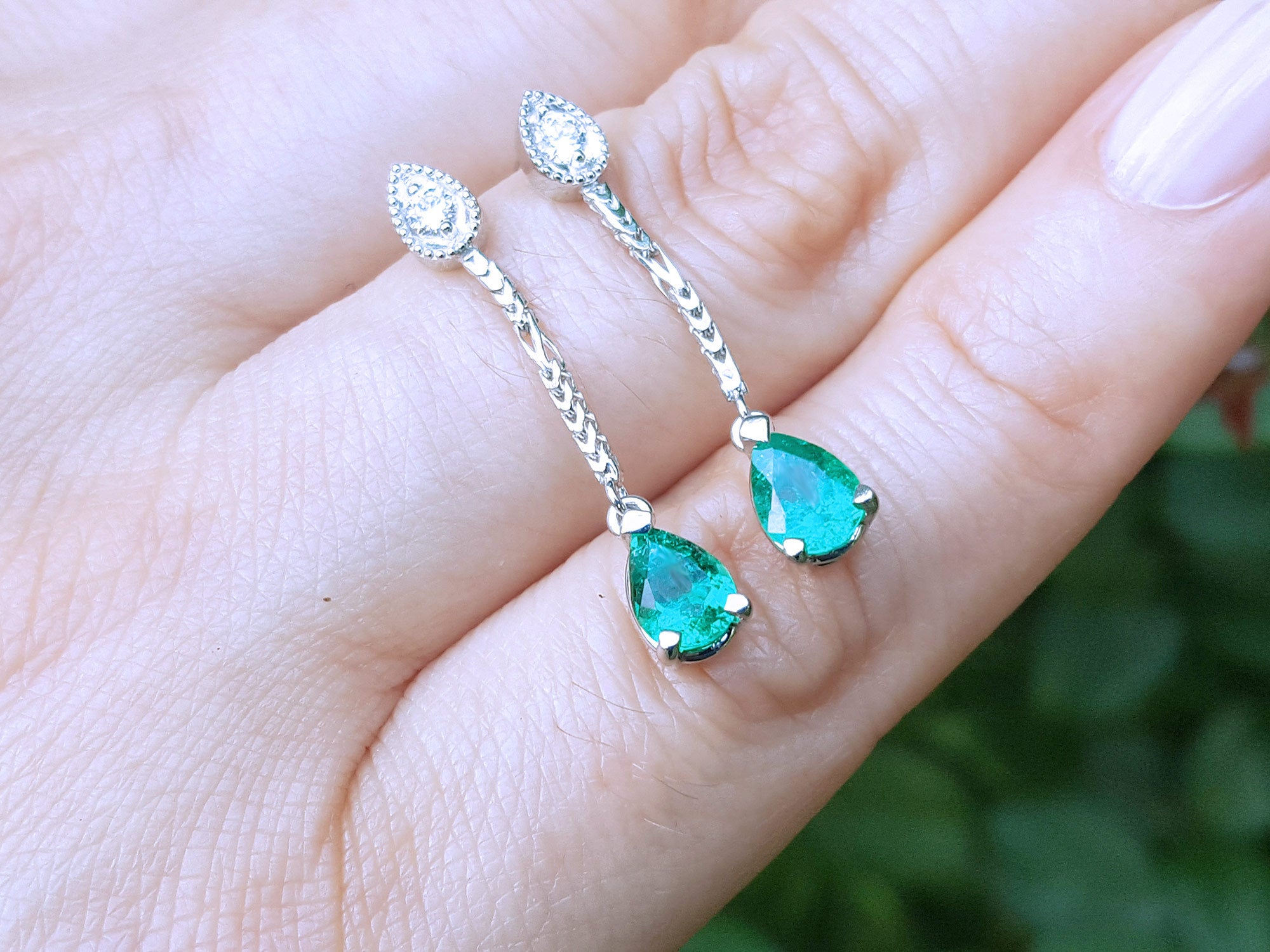 Bridal&#39;s May birthstone dangle emerald earrings