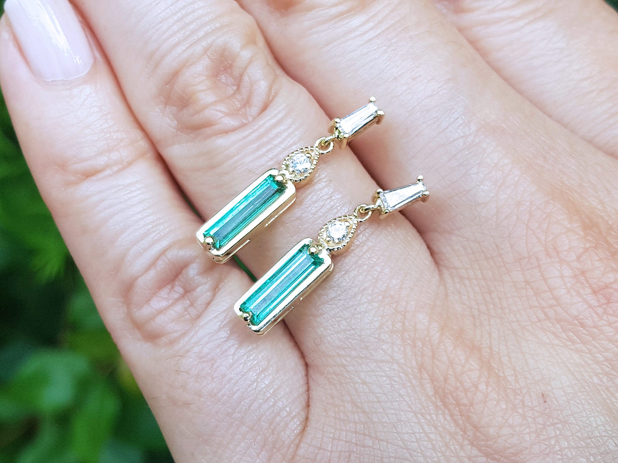 Mother&#39;s Day Baggette cut emerald stud earrings