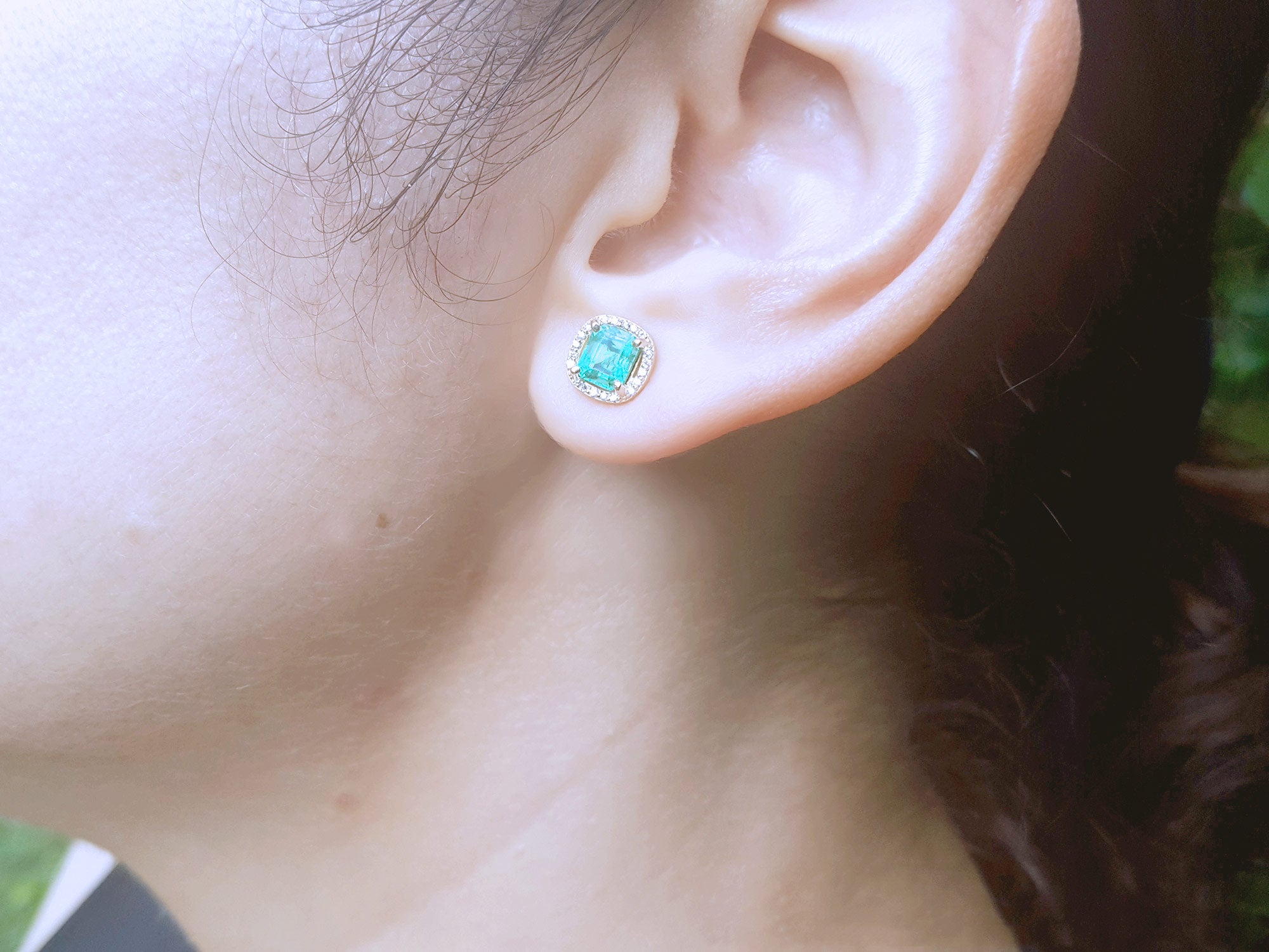 14k gold Halo emerald stud earrings