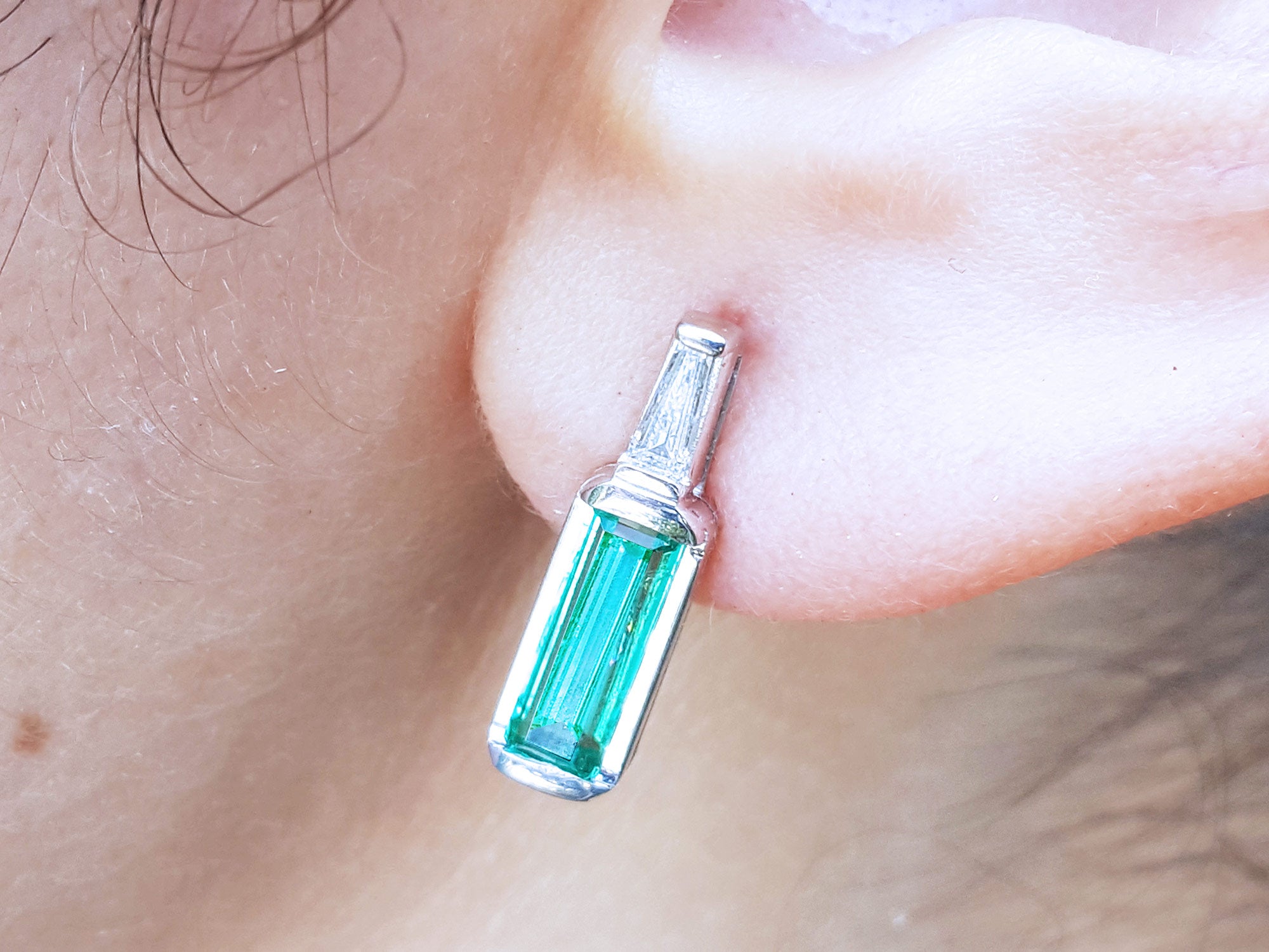 Natural Baguette emerald stud earrings
