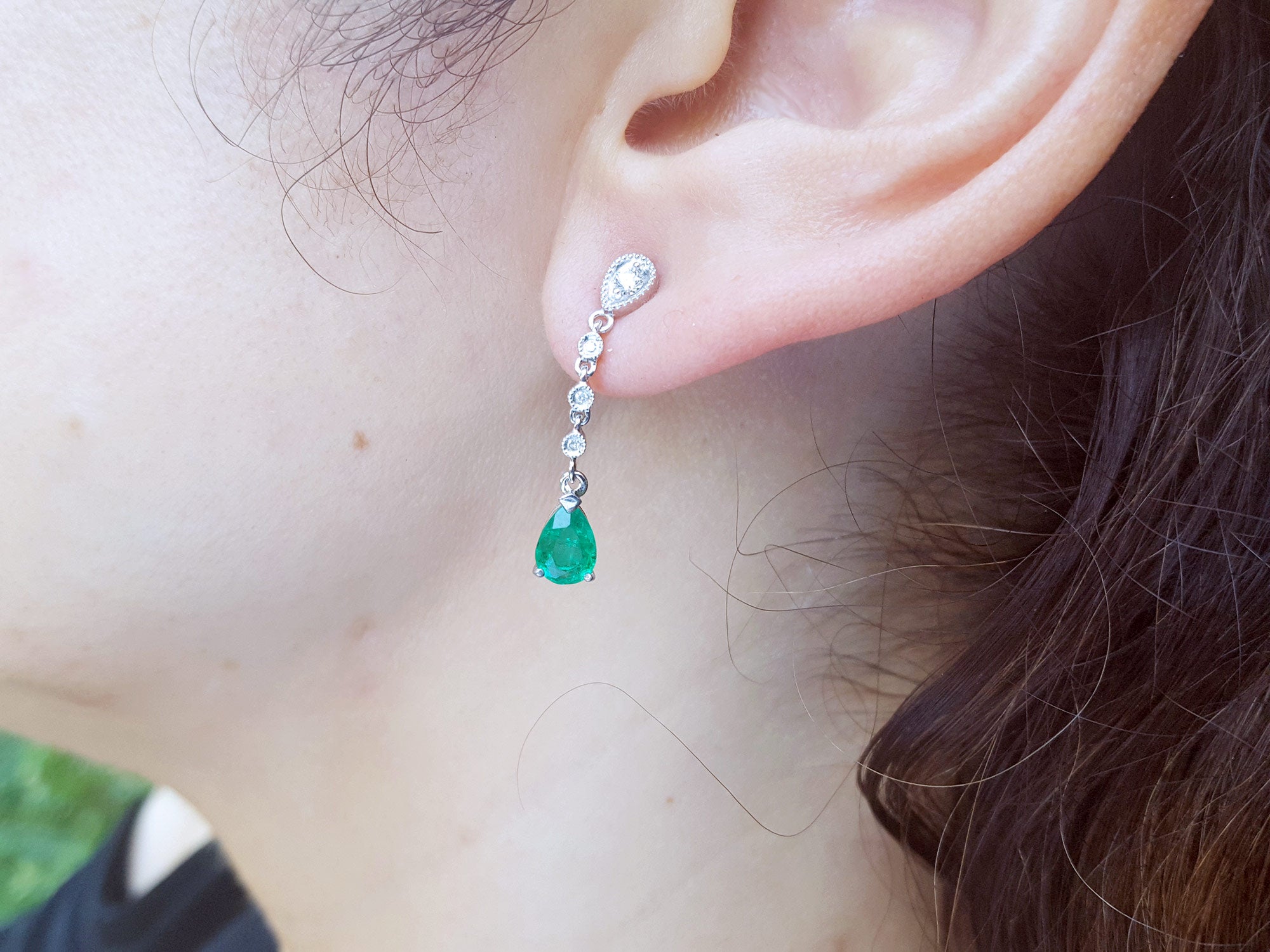 White gold emerald dangle earrings