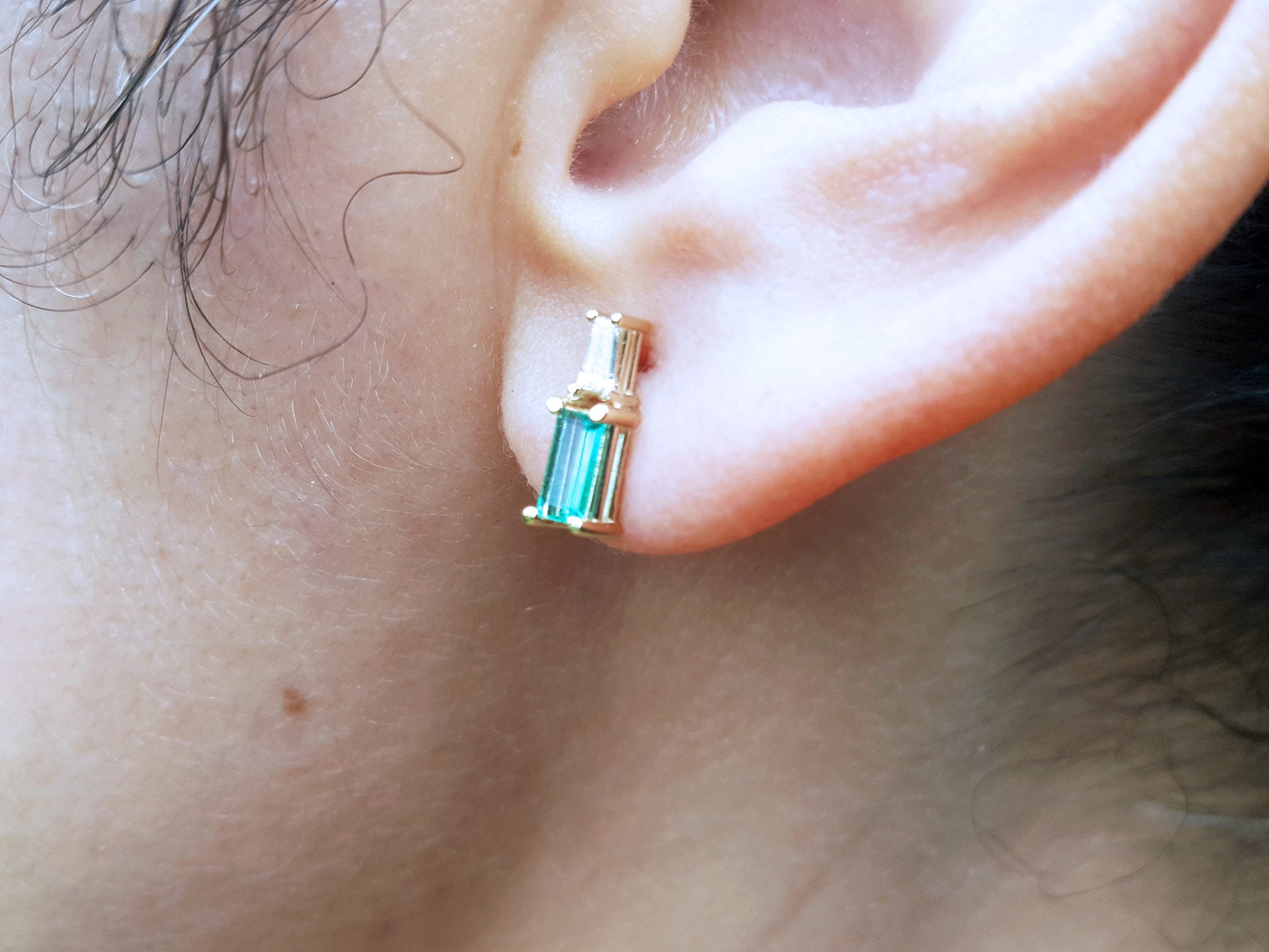 Inexpensive women’s emerald earrings