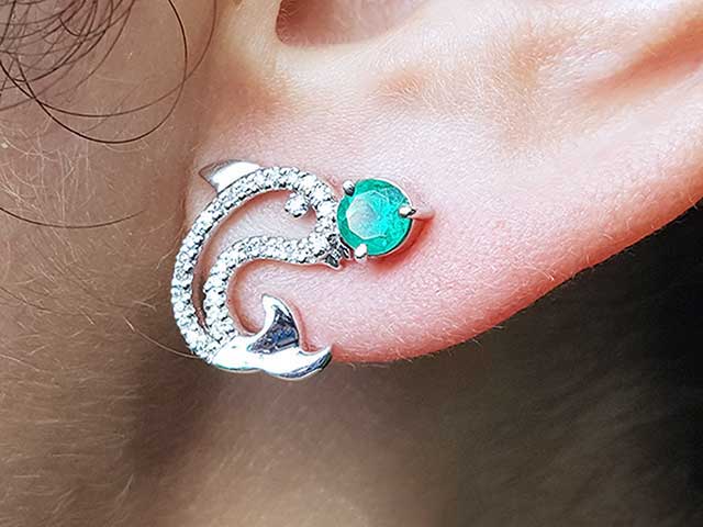 Dolphine emerald stud earrings