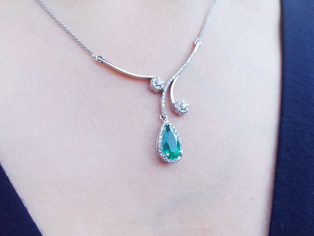 Emerald bridal necklace, natural emerald from the Muzo mines in Colombia, in a halo of natural diamond set in 18k white gold