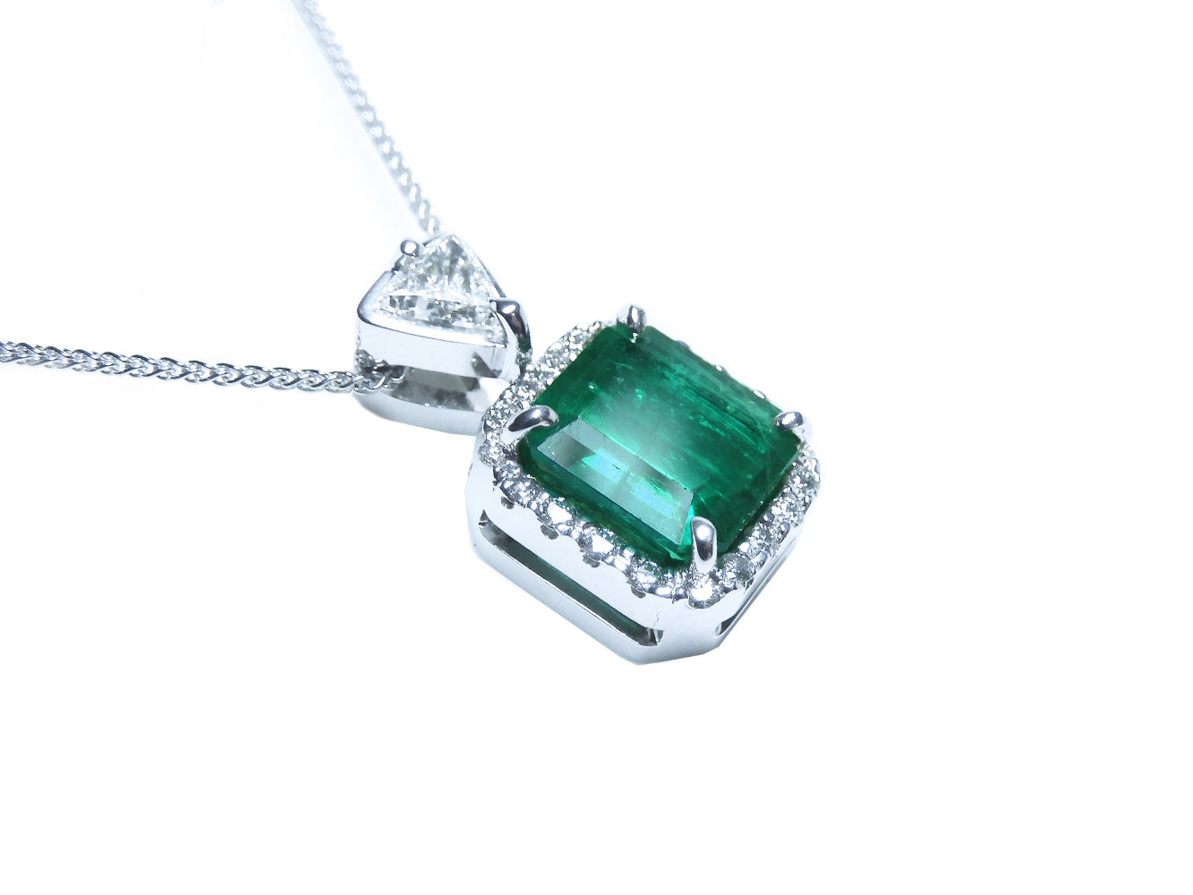 A GIA certified F1 colombian emerald pendant, crafted in 18k white gold.