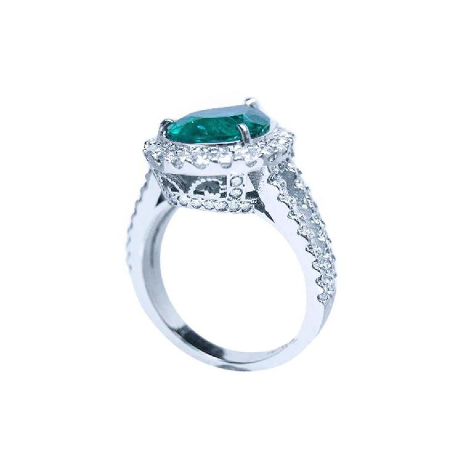 18K white gold ring with a large pear-shaped emerald surrounded by sparkling diamonds.