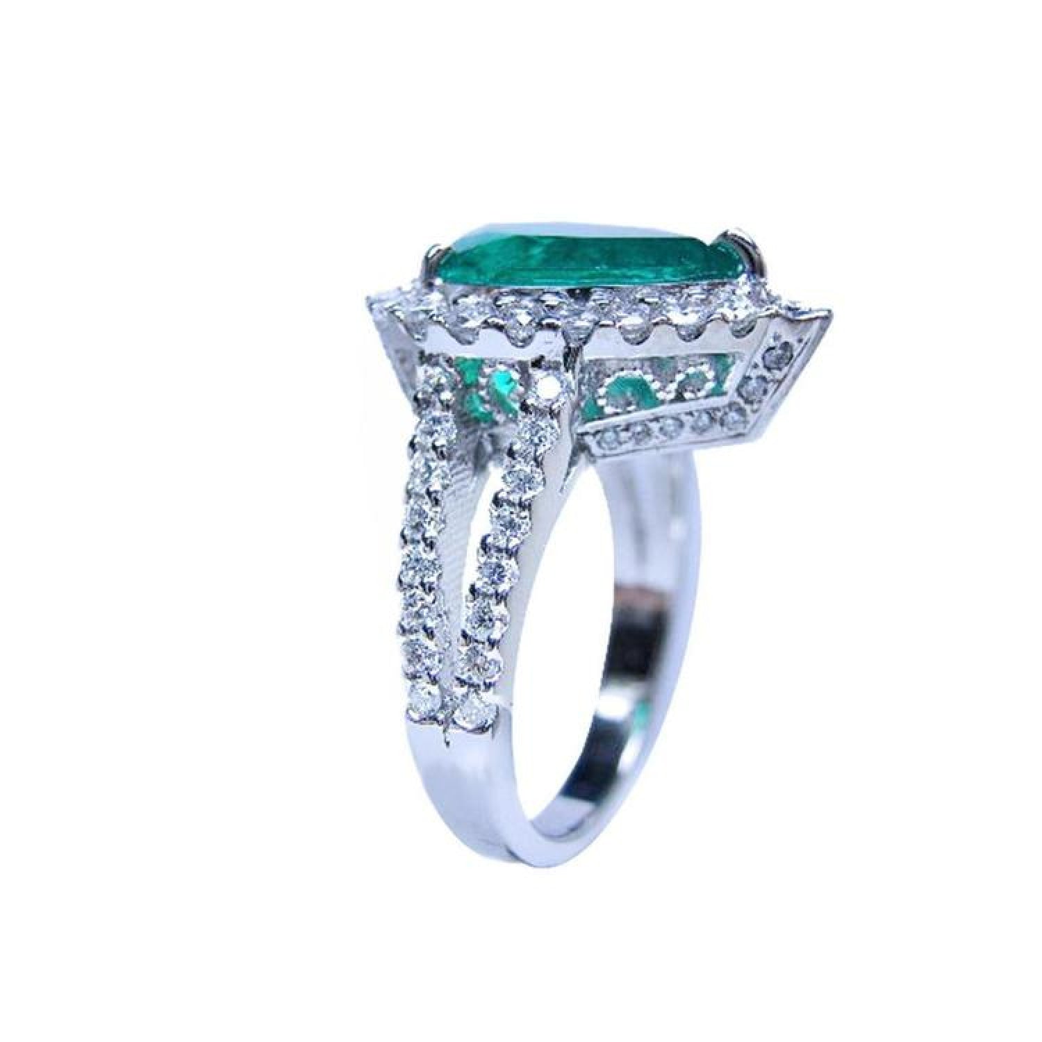 18K white gold ladies ring with a large pear-shaped emerald and sparkling natural diamond halo.