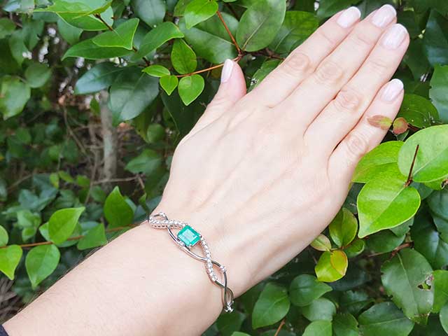 Genuine Emerald bracelet for  mother’s day