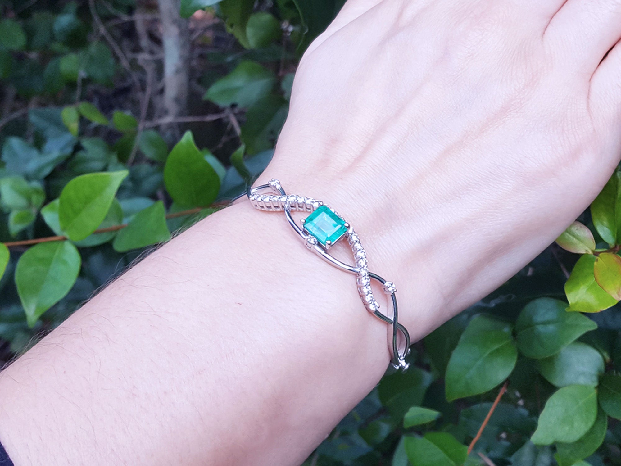 14k gold Emerald bangle bracelets for sale