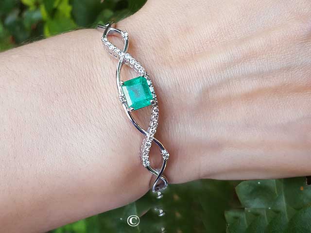 May Birthstone gold and emerald bracelet