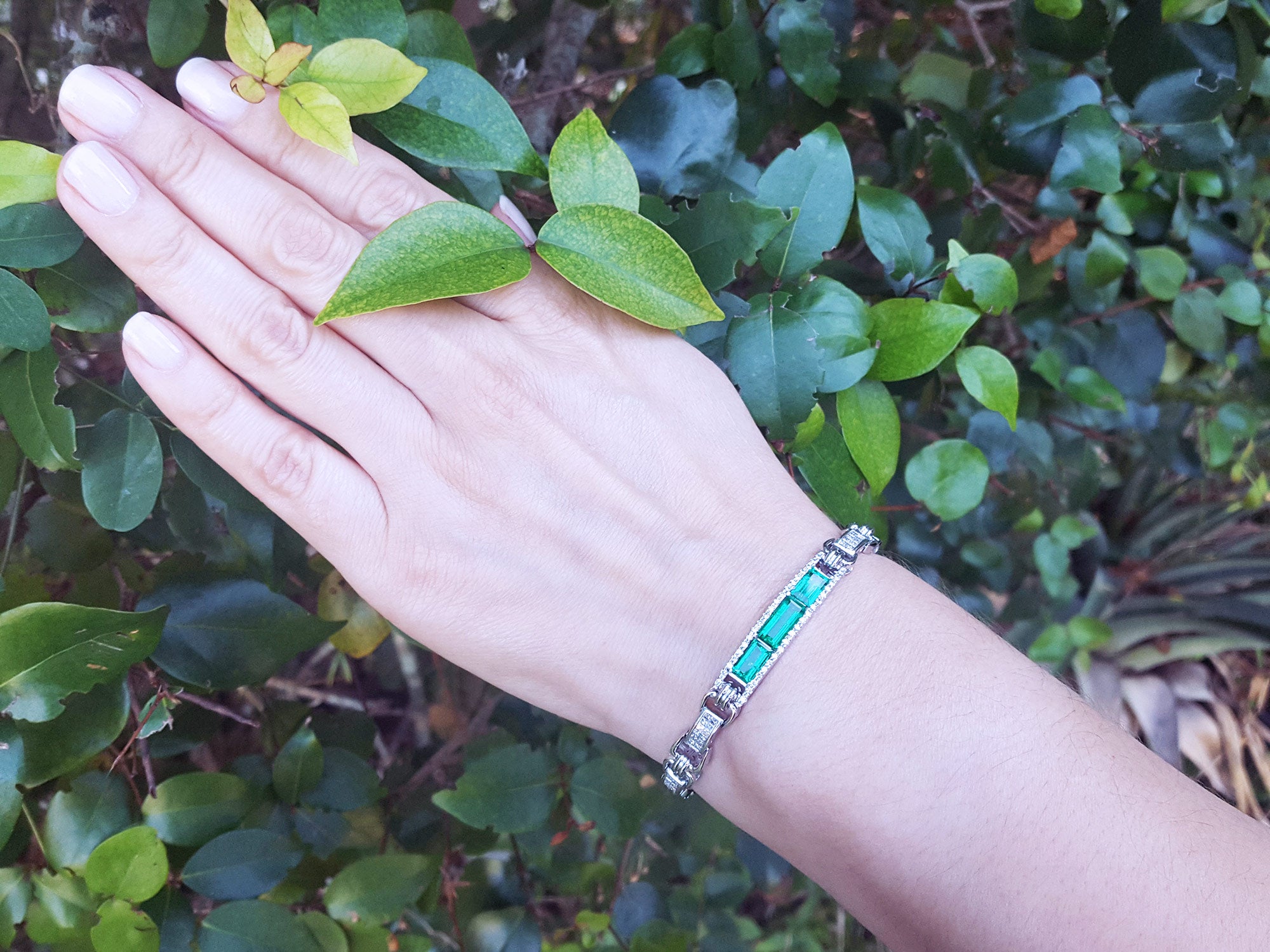 White gold Emerald bracelets for sale
