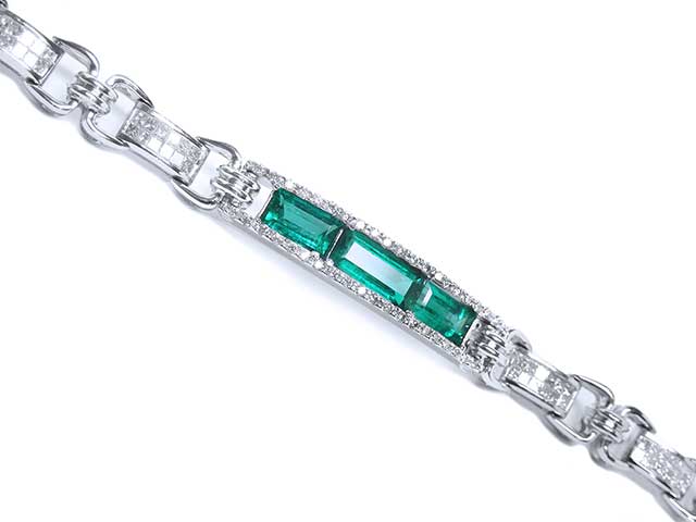 Vibrant emeralds in fine jewelry bracelet for sale