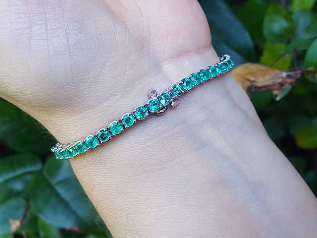 Modern emerald bracelet fine jewelry