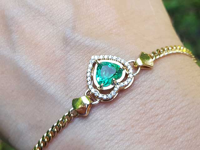 Mother’s day jewelry with real emeralds