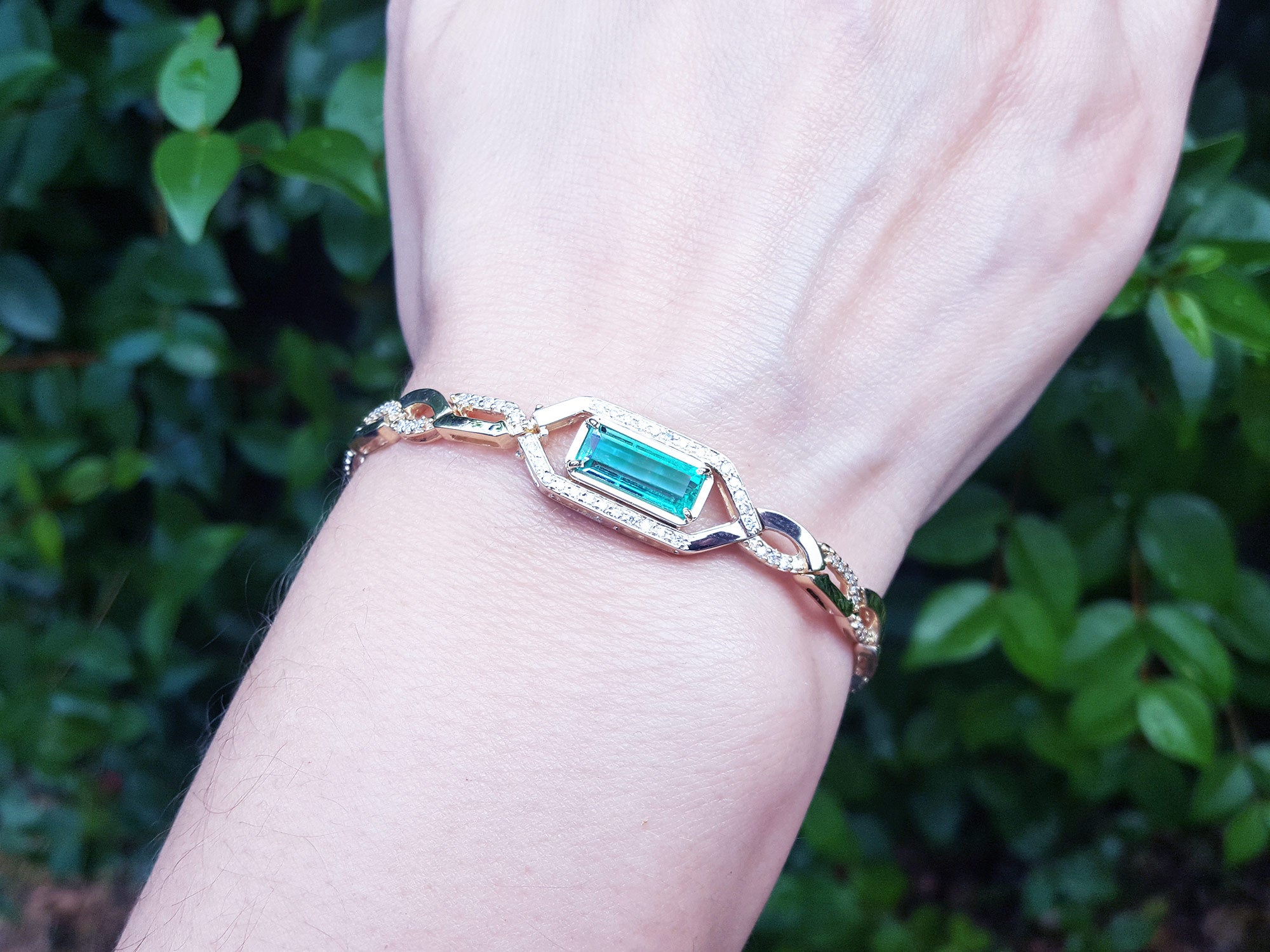 Emerald and natural diamond bracelets