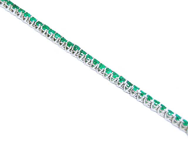 Solid white gold bracelet with emeralds