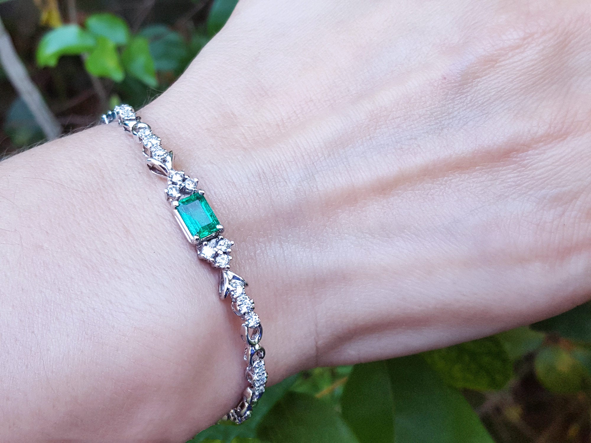 Women&#39;s Emerald bracelets for sale