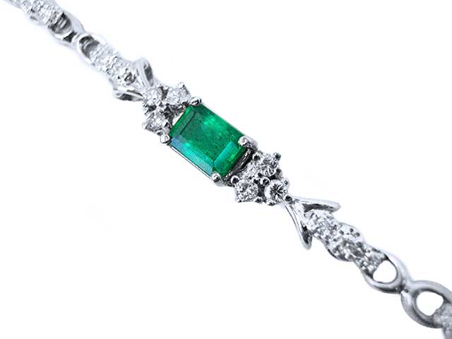 Vibrant emerald ladies bracelet