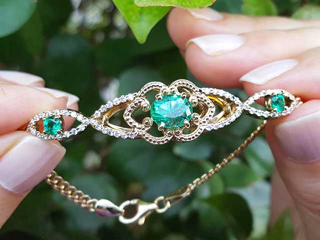 Emerald gold bracelet