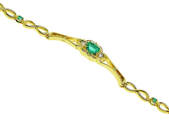 Vibrant emerald ladies bracelet