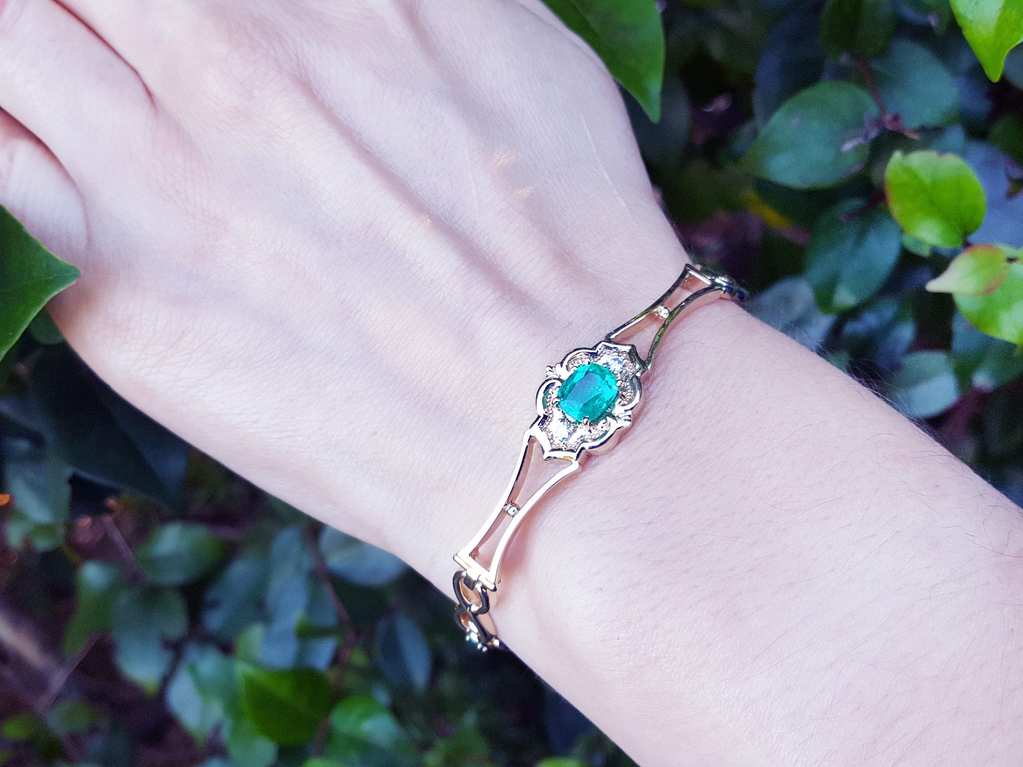 Yellow gold Emerald bracelets for sale