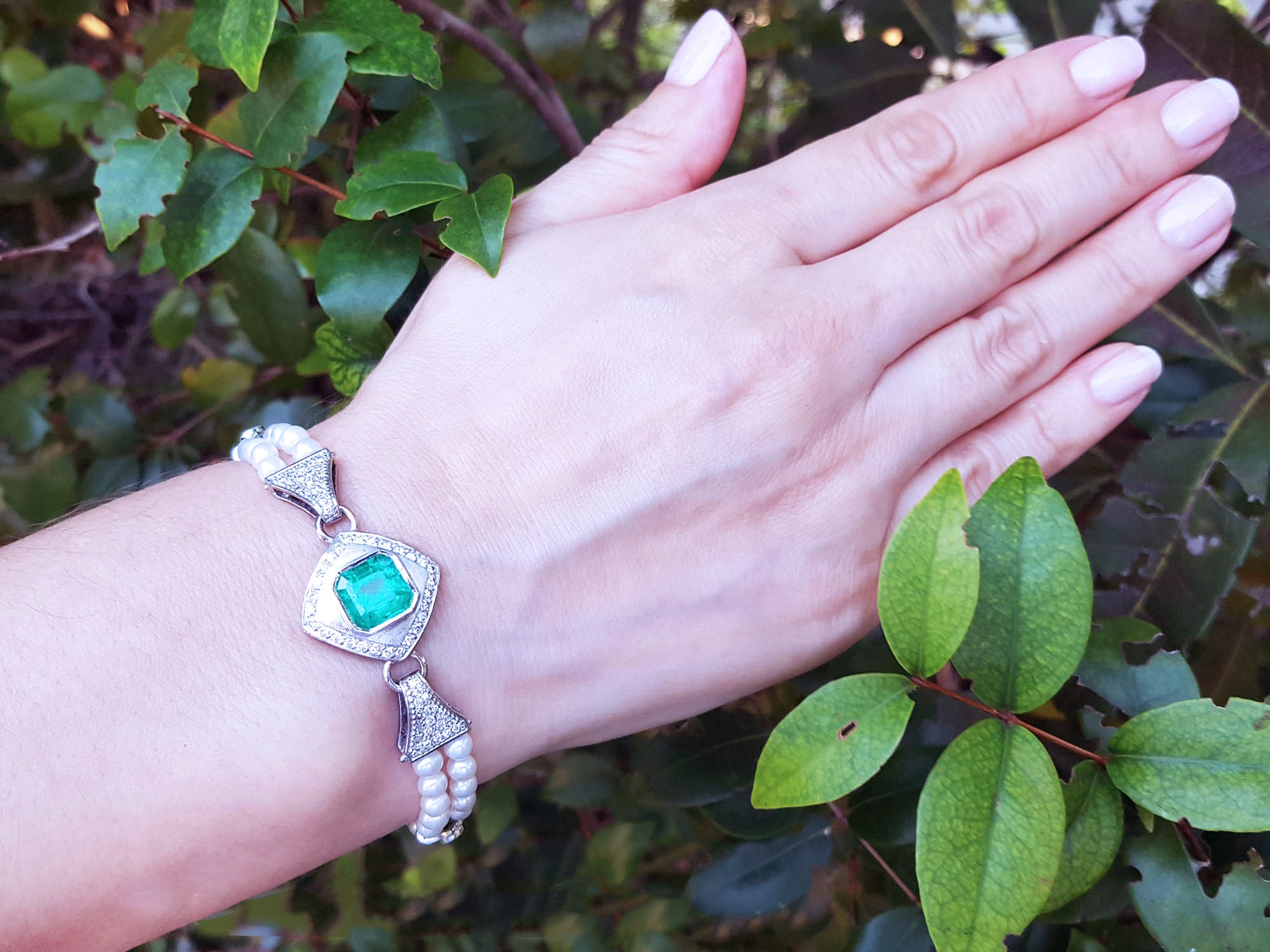 White gold emerald and pearl bracelet for women