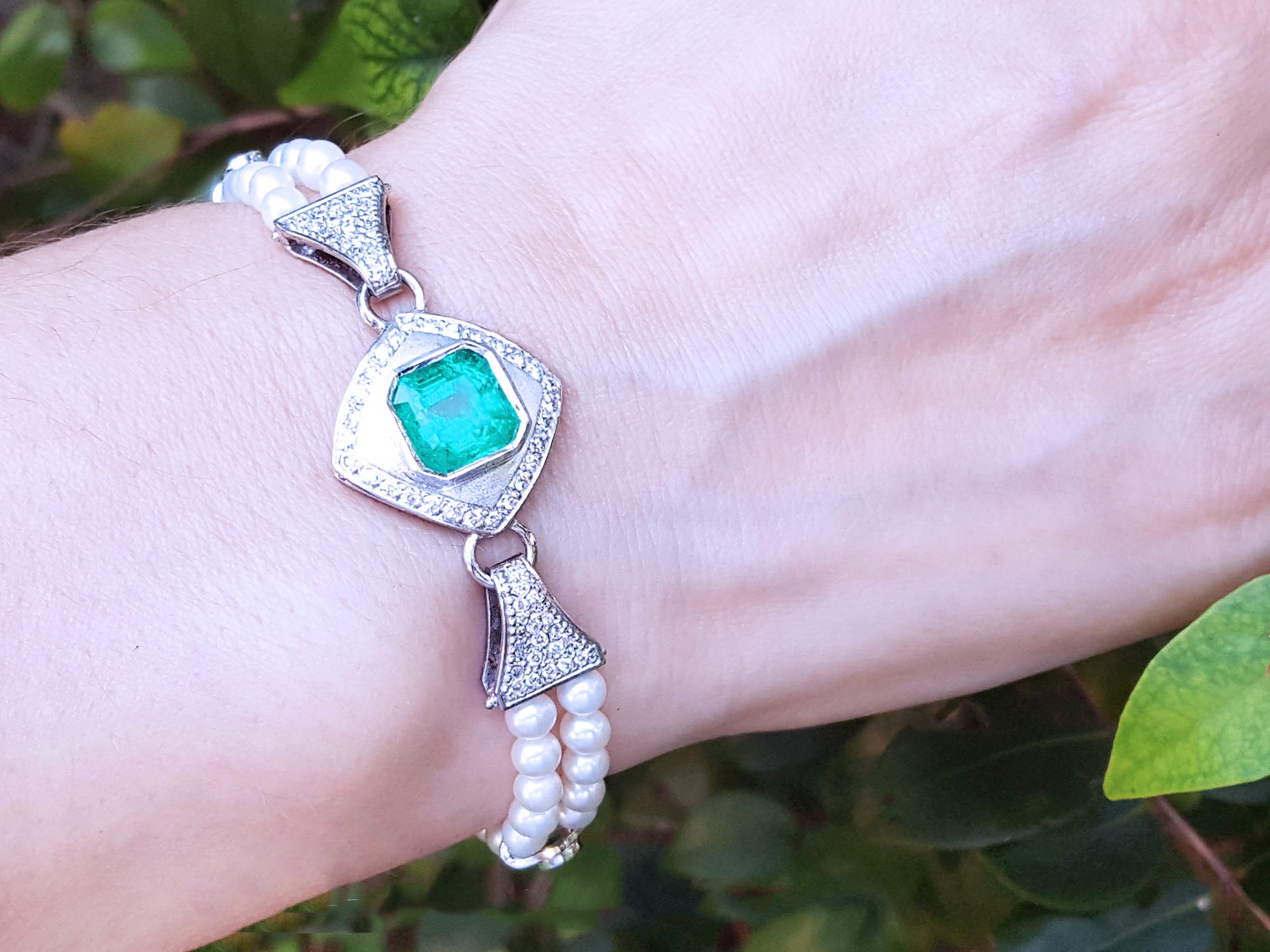 Natural  emerald and pearl bracelet for women
