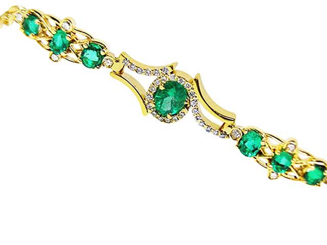 Oval cut emerald bracelet