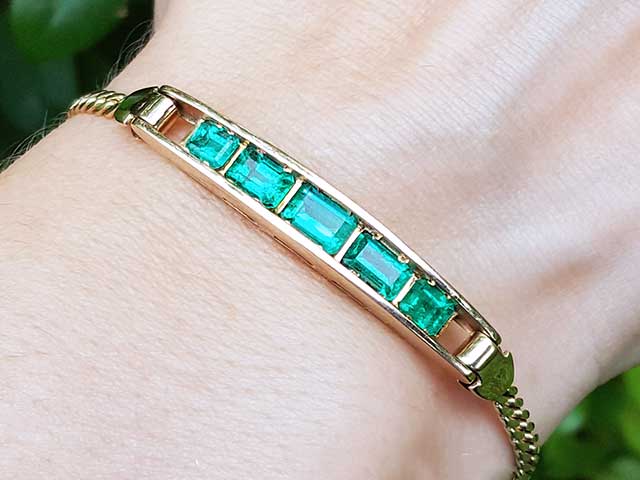 Mother’s day emerald bracelet the perfect gift for her