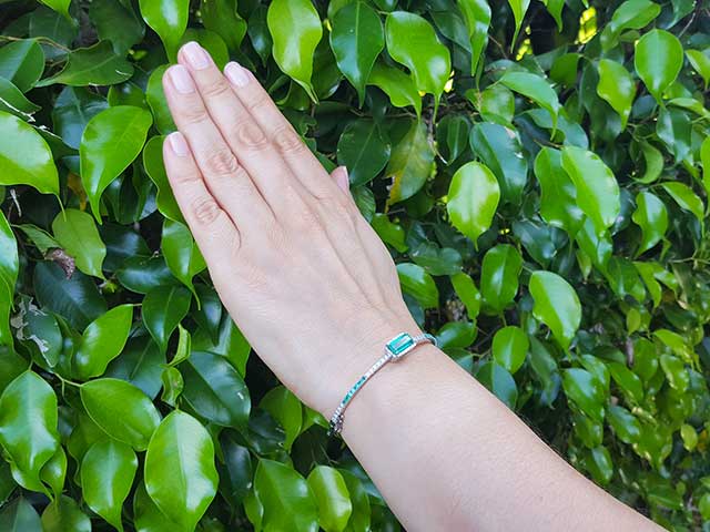 Emerald bangle bracelets for sale