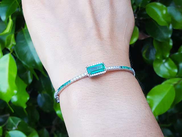 Emerald-cut ladies emerald bangle bracelet