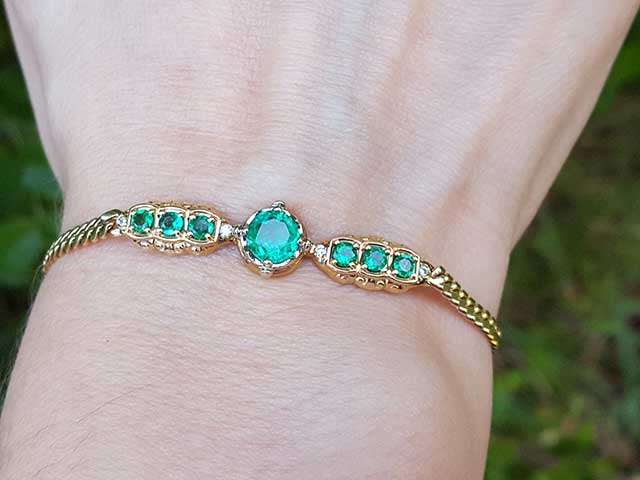 Women’s emerald and gold bracelet