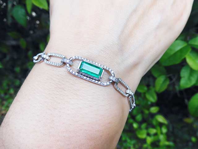 Modern emerald bracelet fine jewelry