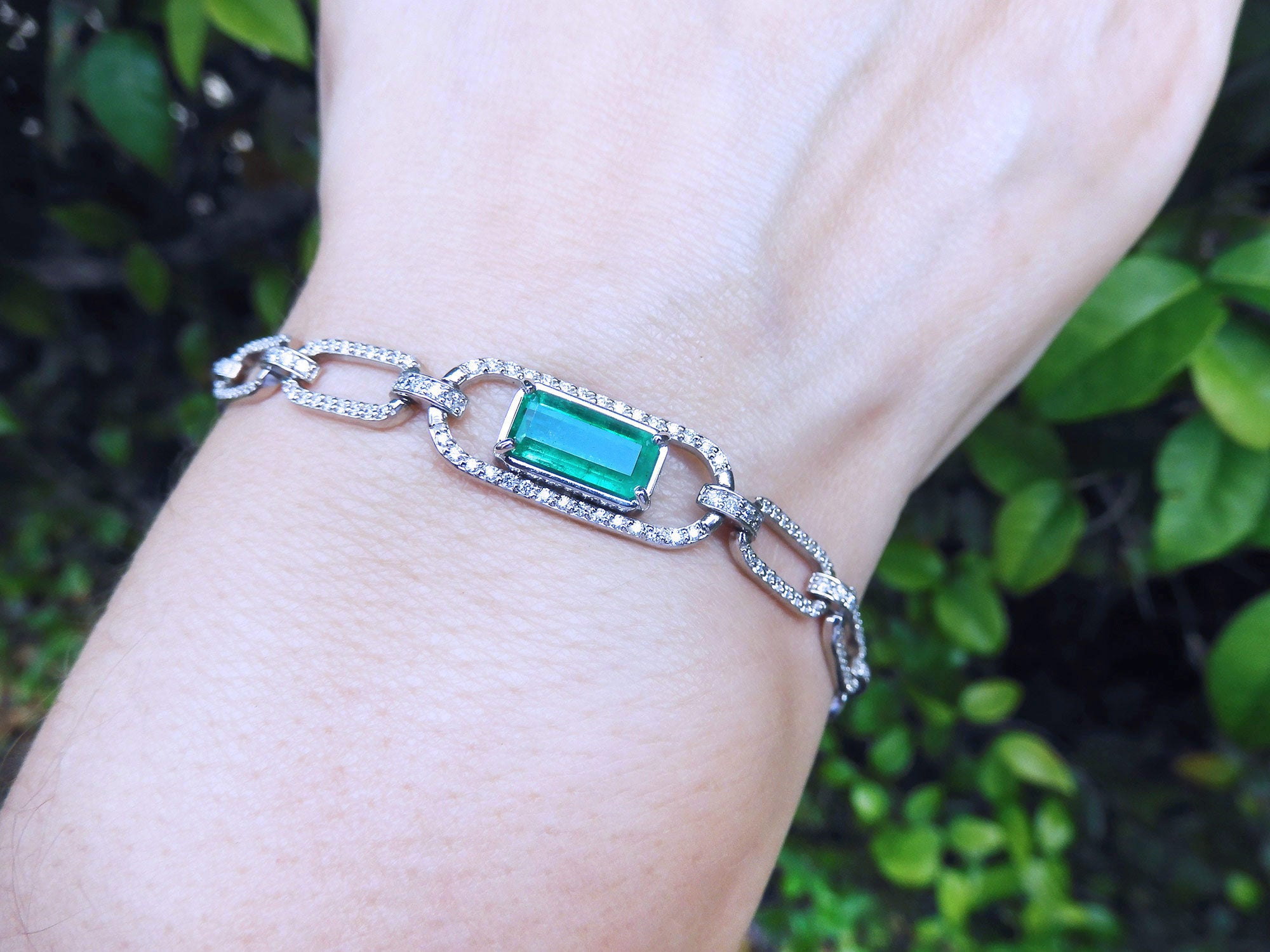 White gold Paper clip emerald bracelet for women