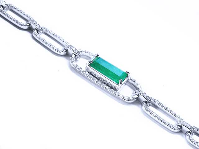 Emerald and diamonds women’s bracelet