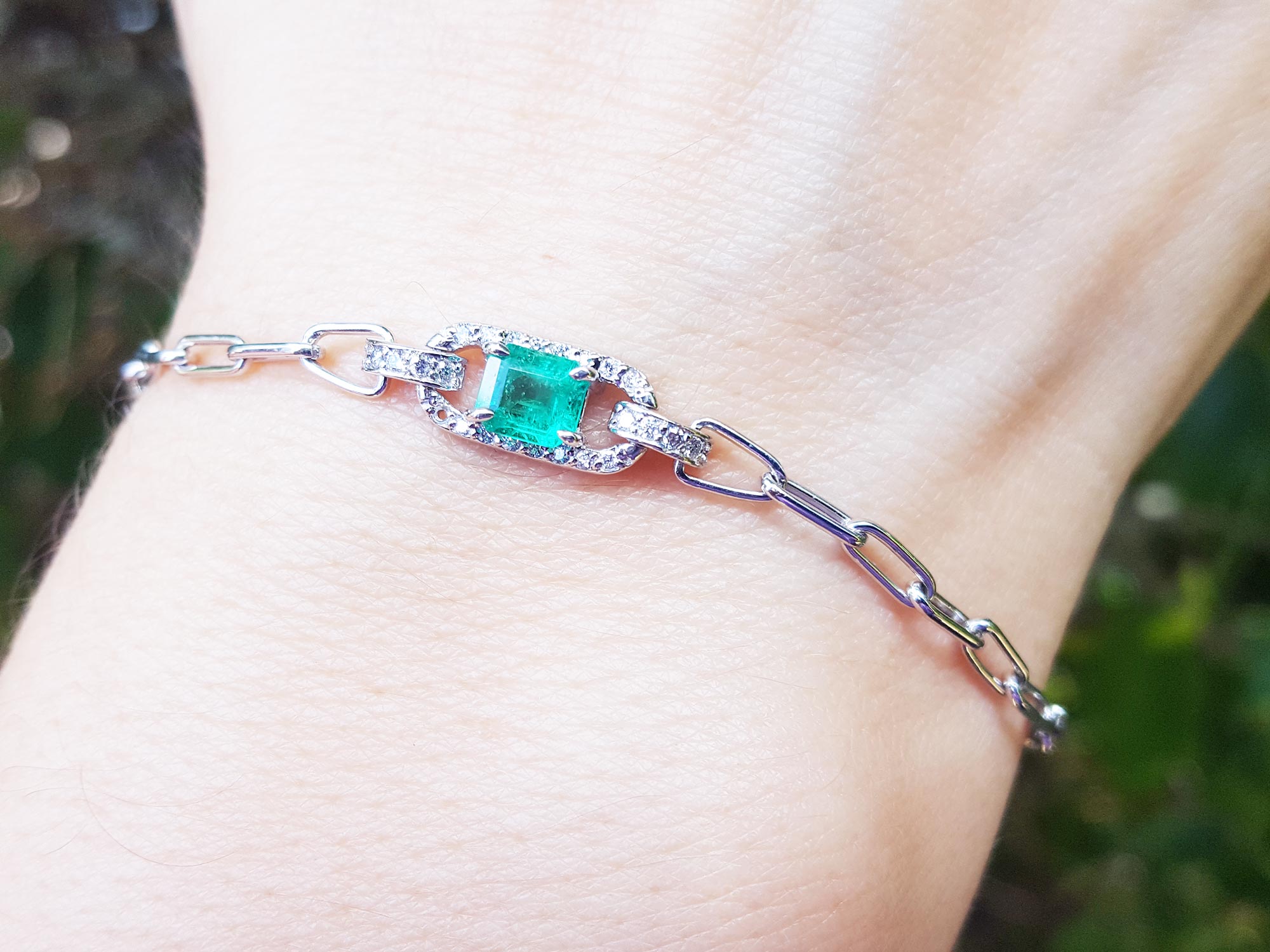 Paperclip bracelet with emerald