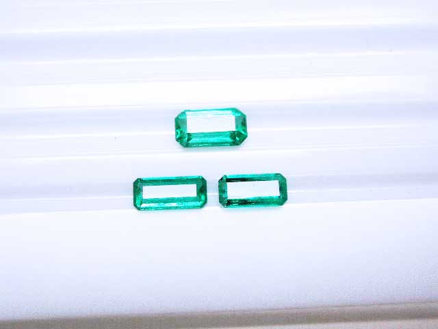 Natural loose emeralds