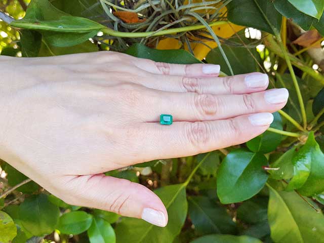 Wholesale emerald-cut real Colombian emeralds
