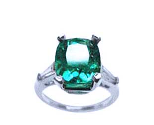Emerald ring for ladies