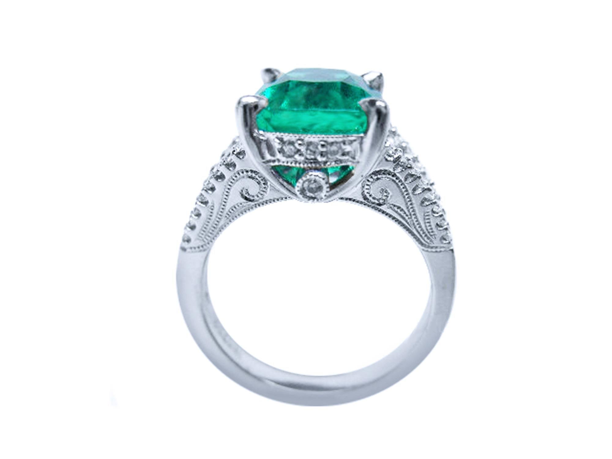 Natural emerald ring